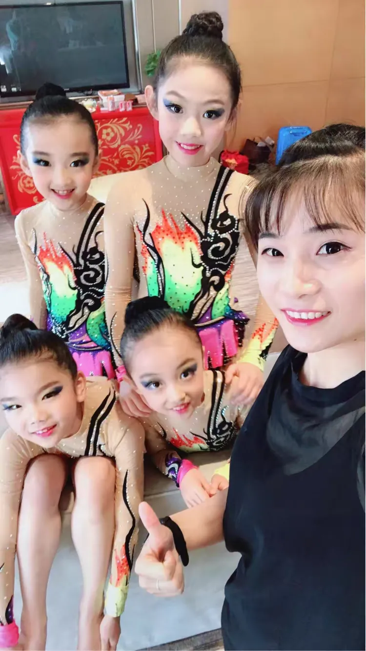 日本体操队大放异彩，团体赛夺金
