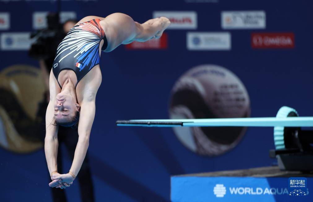 加拿大跳水选手惊艳亮相，演绎完美一跃的简单介绍