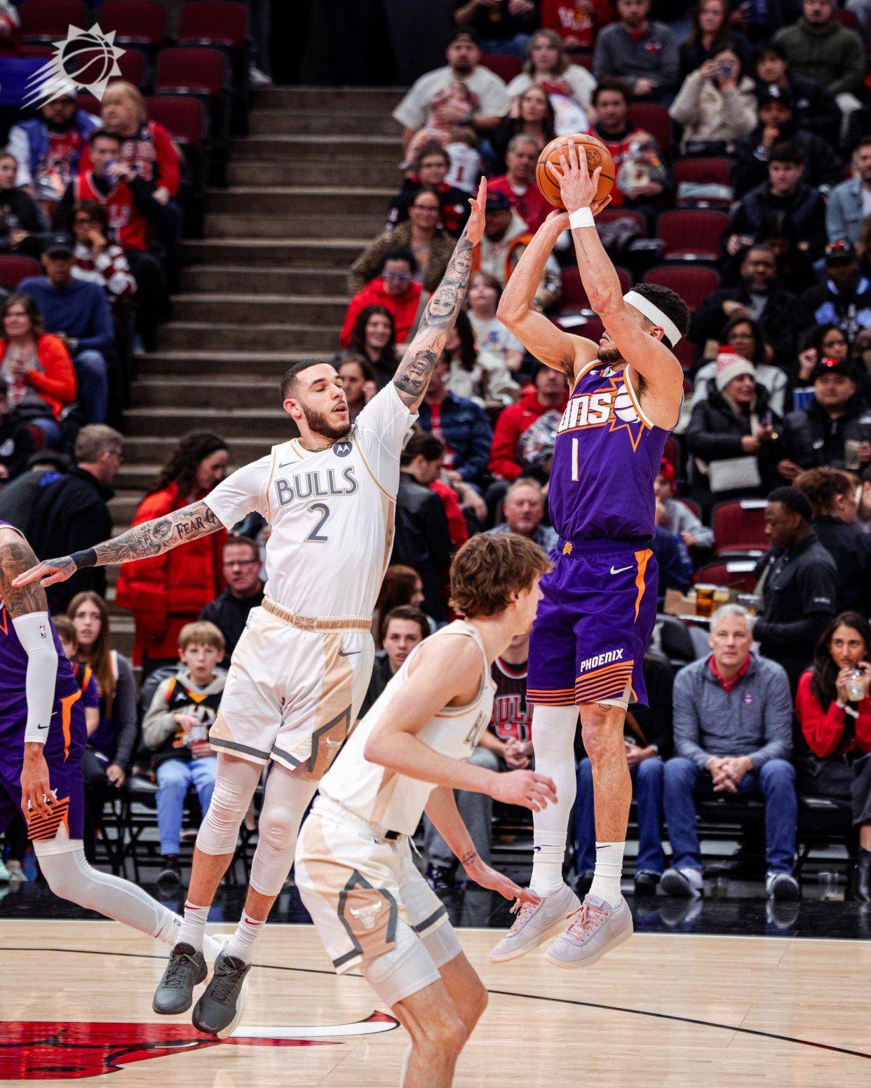 包含太阳惨败开拓者，布克砍下35分的词条