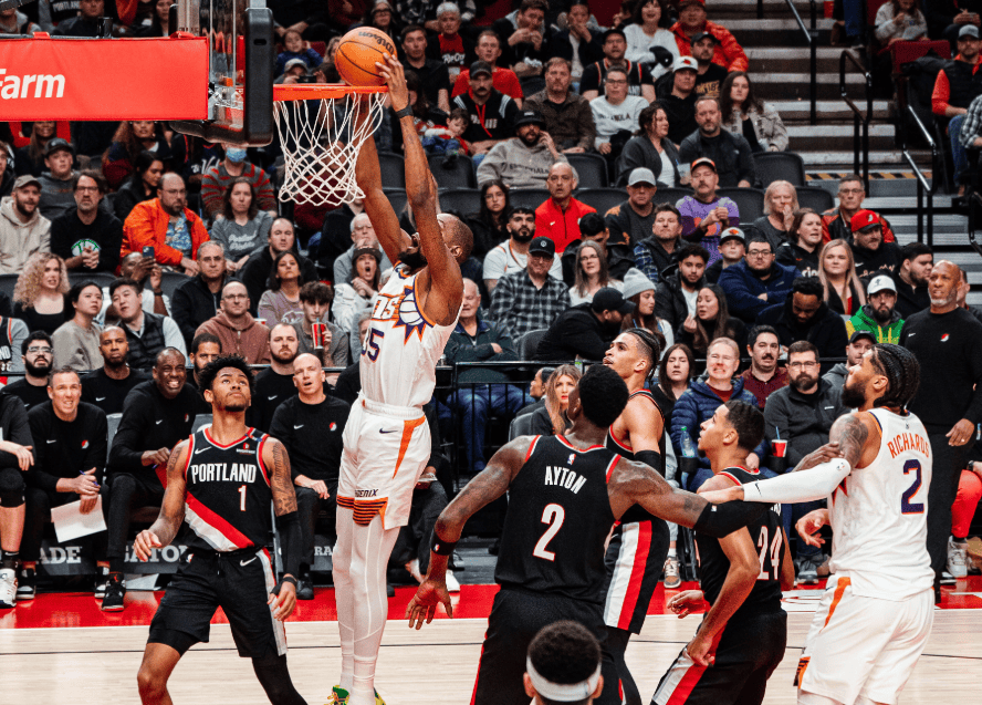 包含太阳惨败开拓者，布克砍下35分的词条