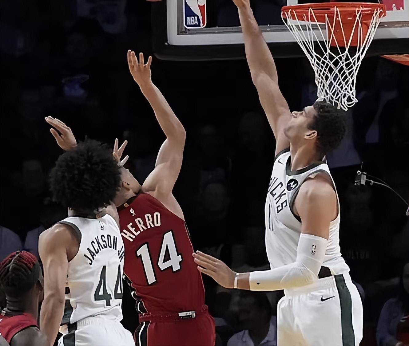 雄鹿遭遇热火逆转,止步五连胜的简单介绍 雄鹿遭遇热火逆转,止步五连胜的简单介绍