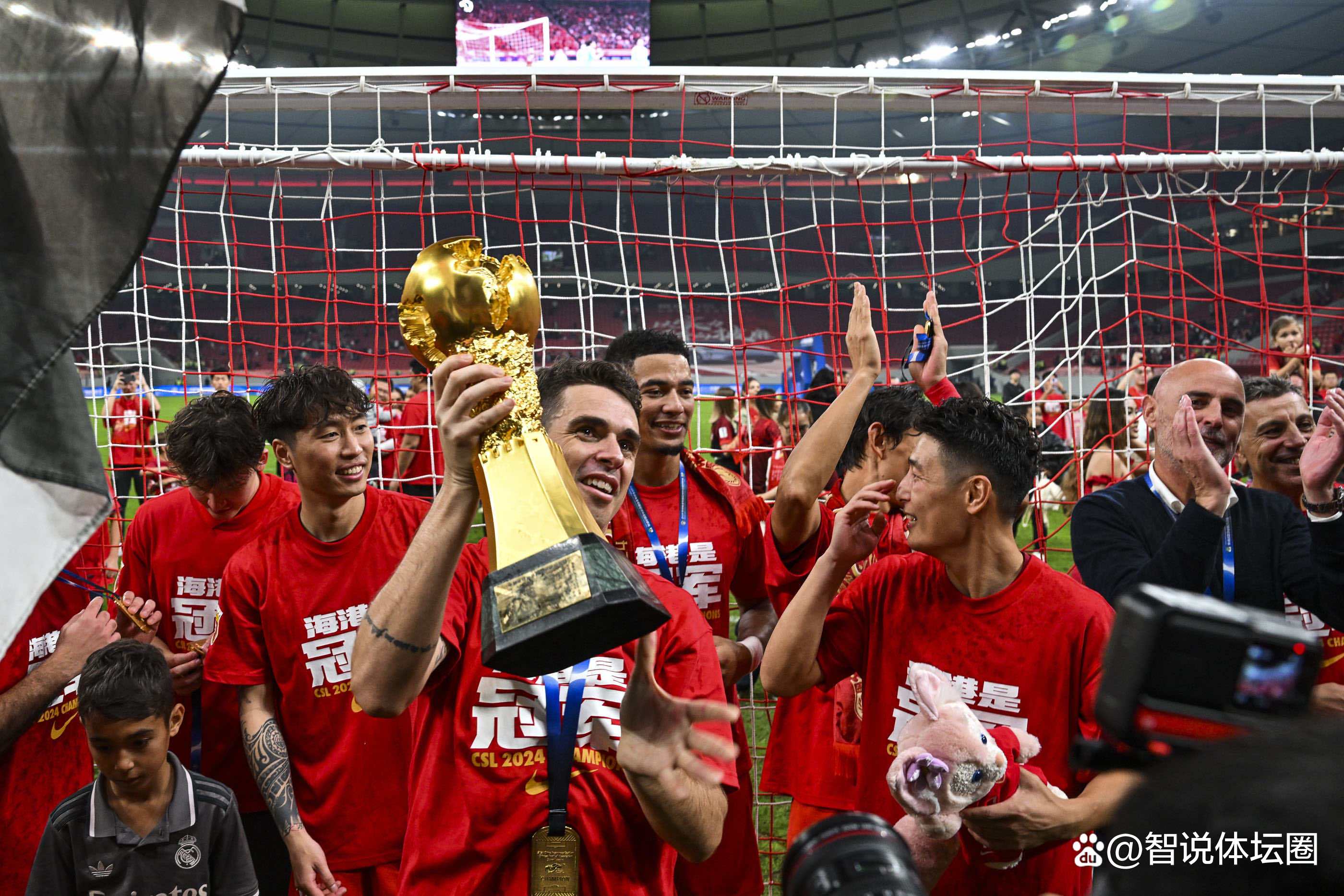 包含上港豪取主场胜利，继续领跑中超的词条