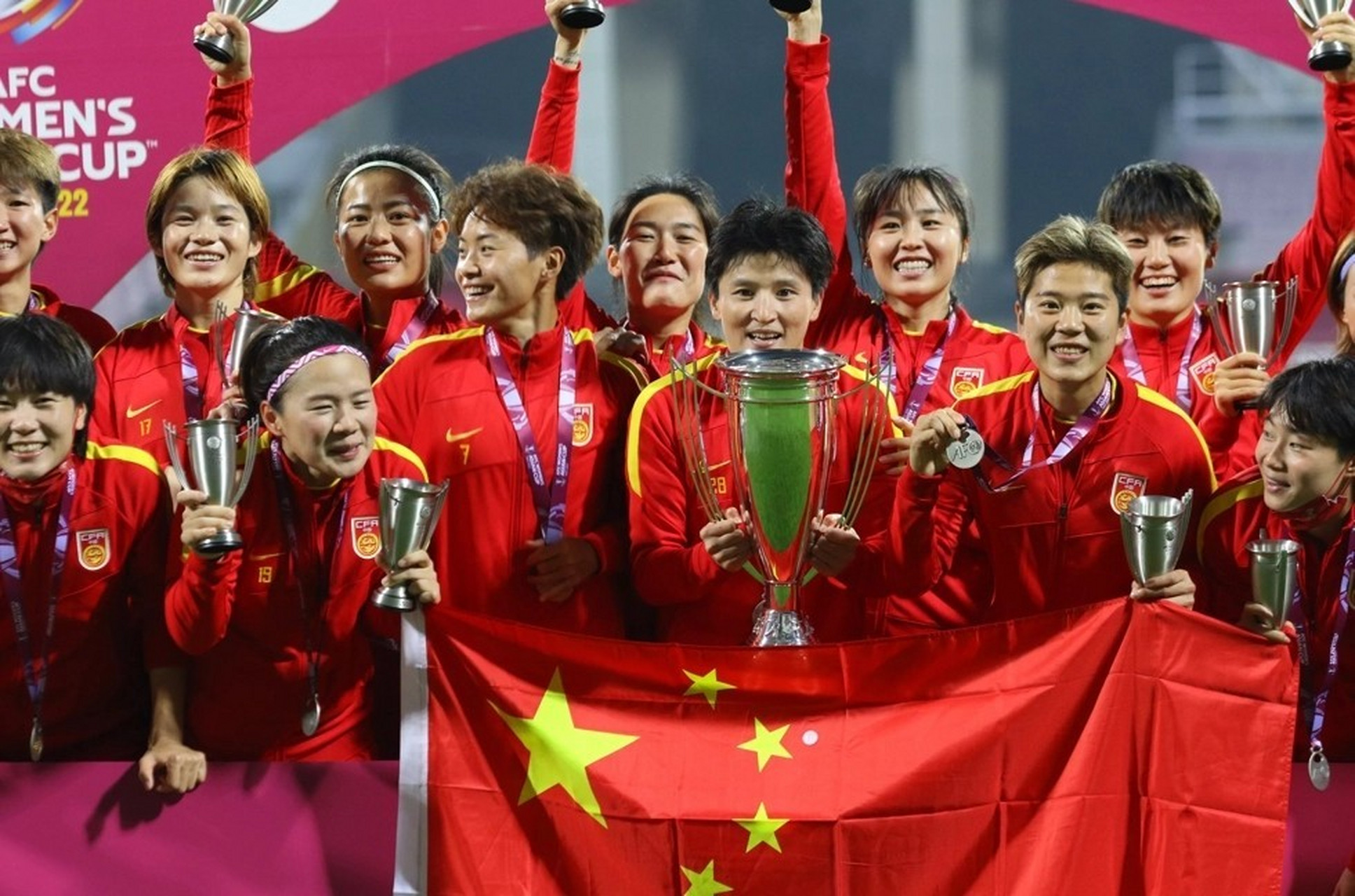 爱游戏官方-中国女足领军出征，备战世界杯关键对决