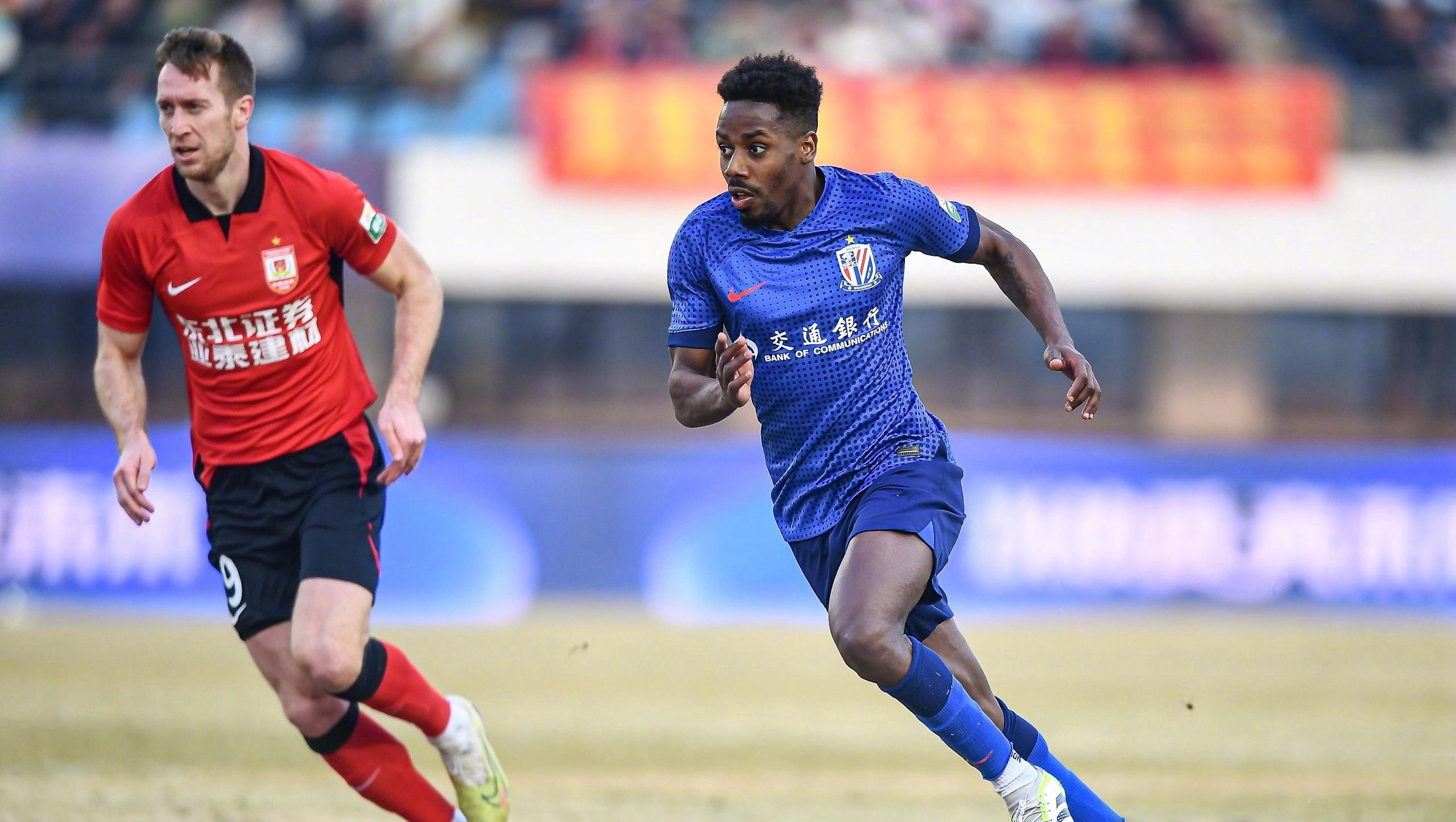 包含长春亚泰坚韧不拔，重庆力帆全力冲击联赛胜利的词条