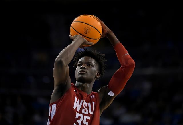 爱游戏投注-步行者铁塔受伤，主帅寻求新的战术调整的简单介绍