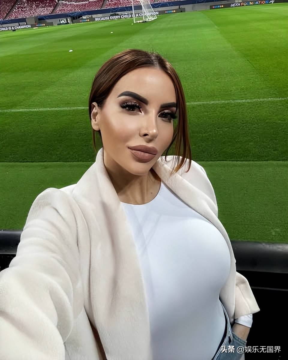 意大利女足比赛赢得观众喝彩