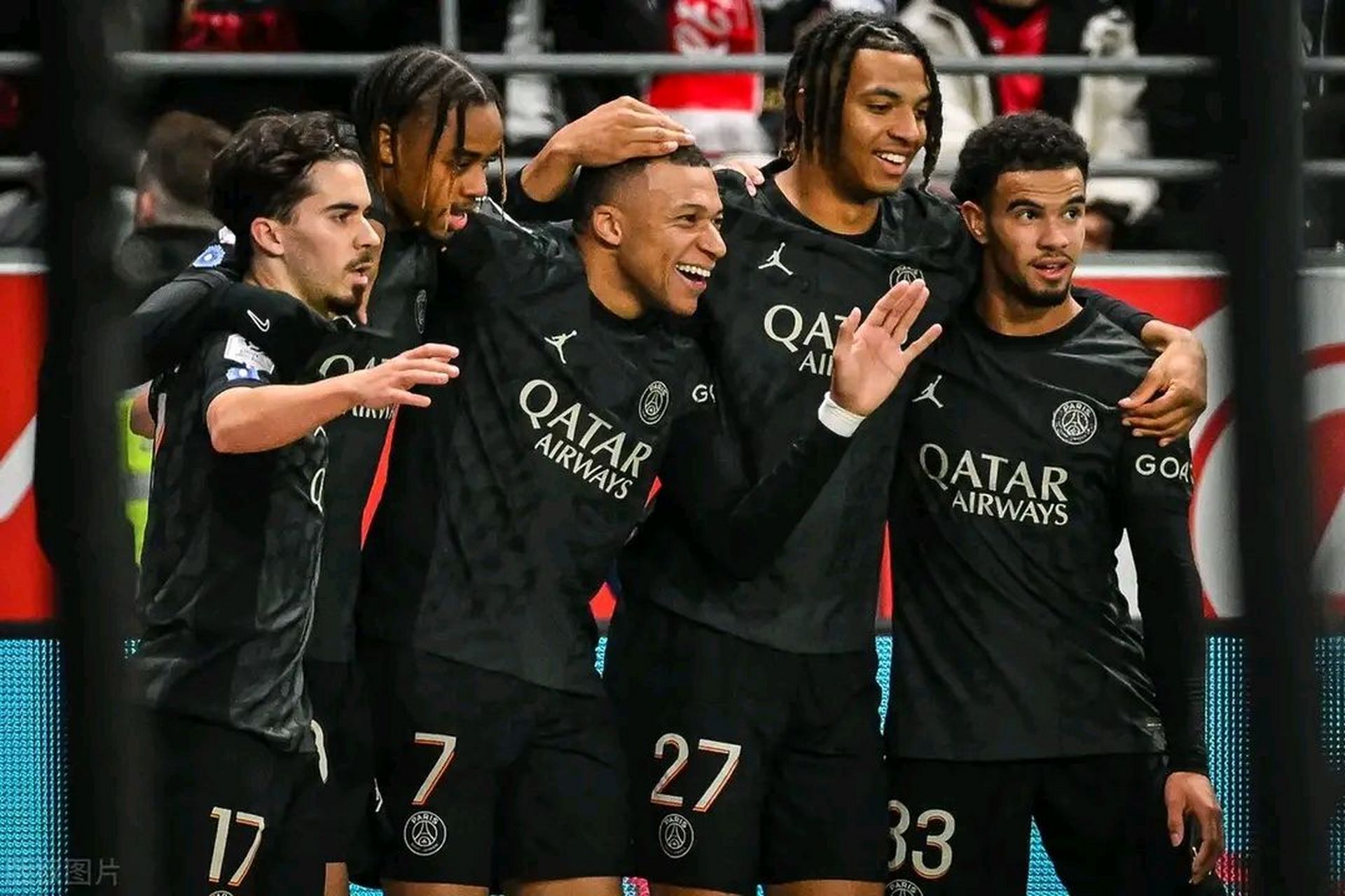 包含巴黎圣日耳曼战胜兰斯，保持领先优势的词条