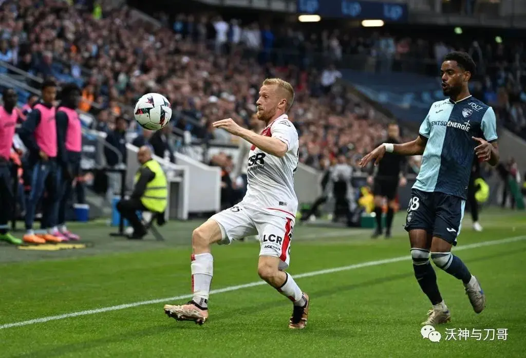 爱游戏中国官网-梅斯持续低迷，保级形势堪忧备战艰难的简单介绍