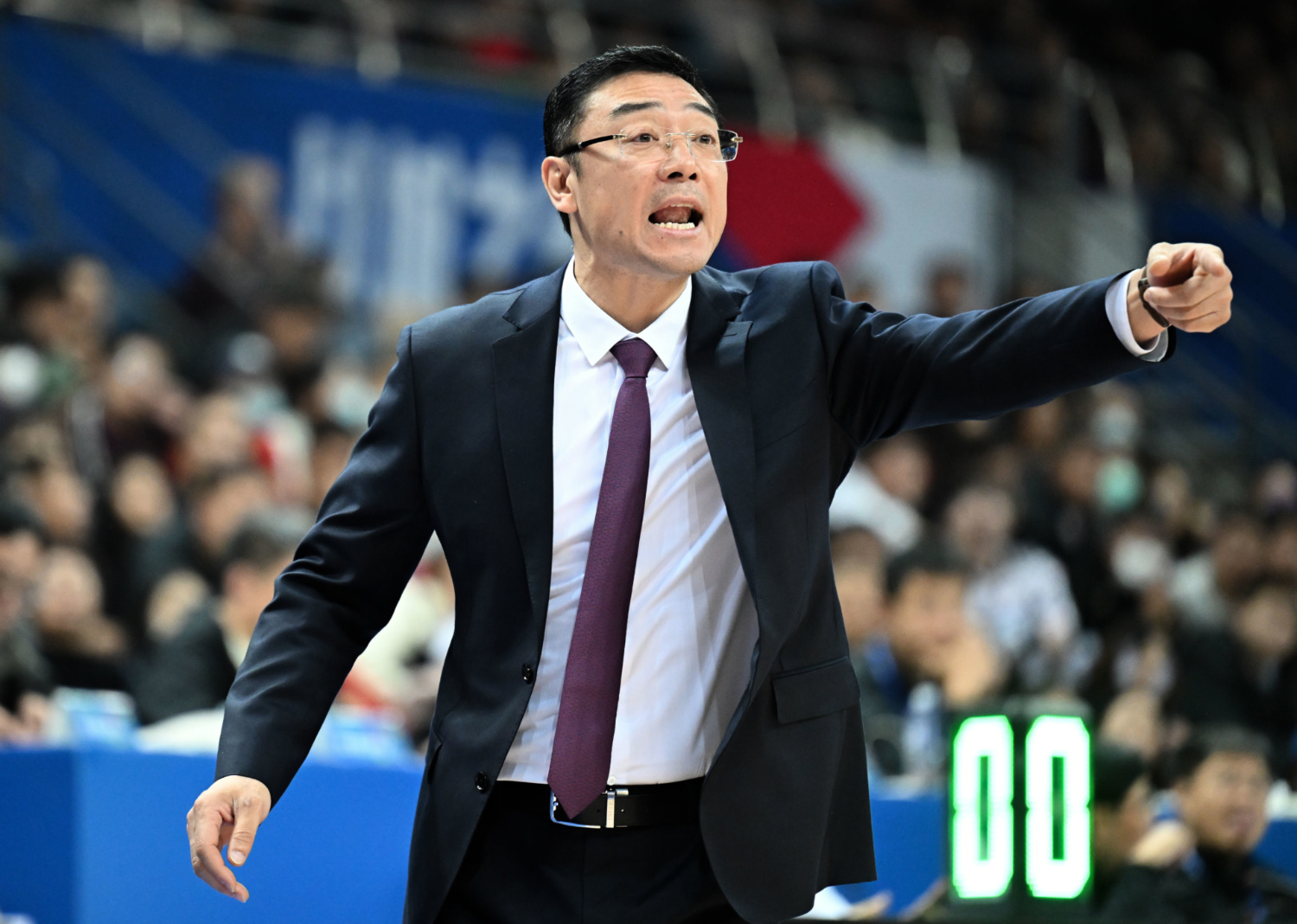 爱游戏竞技-包含主教练请战！球队主帅亲自上阵，鼓舞士气的词条