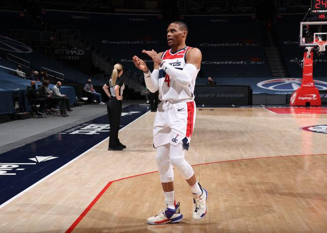 包含甘肃队球员争夺得分王宝座的词条